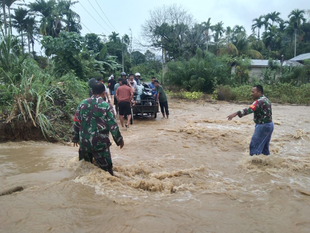 Ribuan Warga masih Terjebak banjir, Personel Kodam IM bantu evakuasi