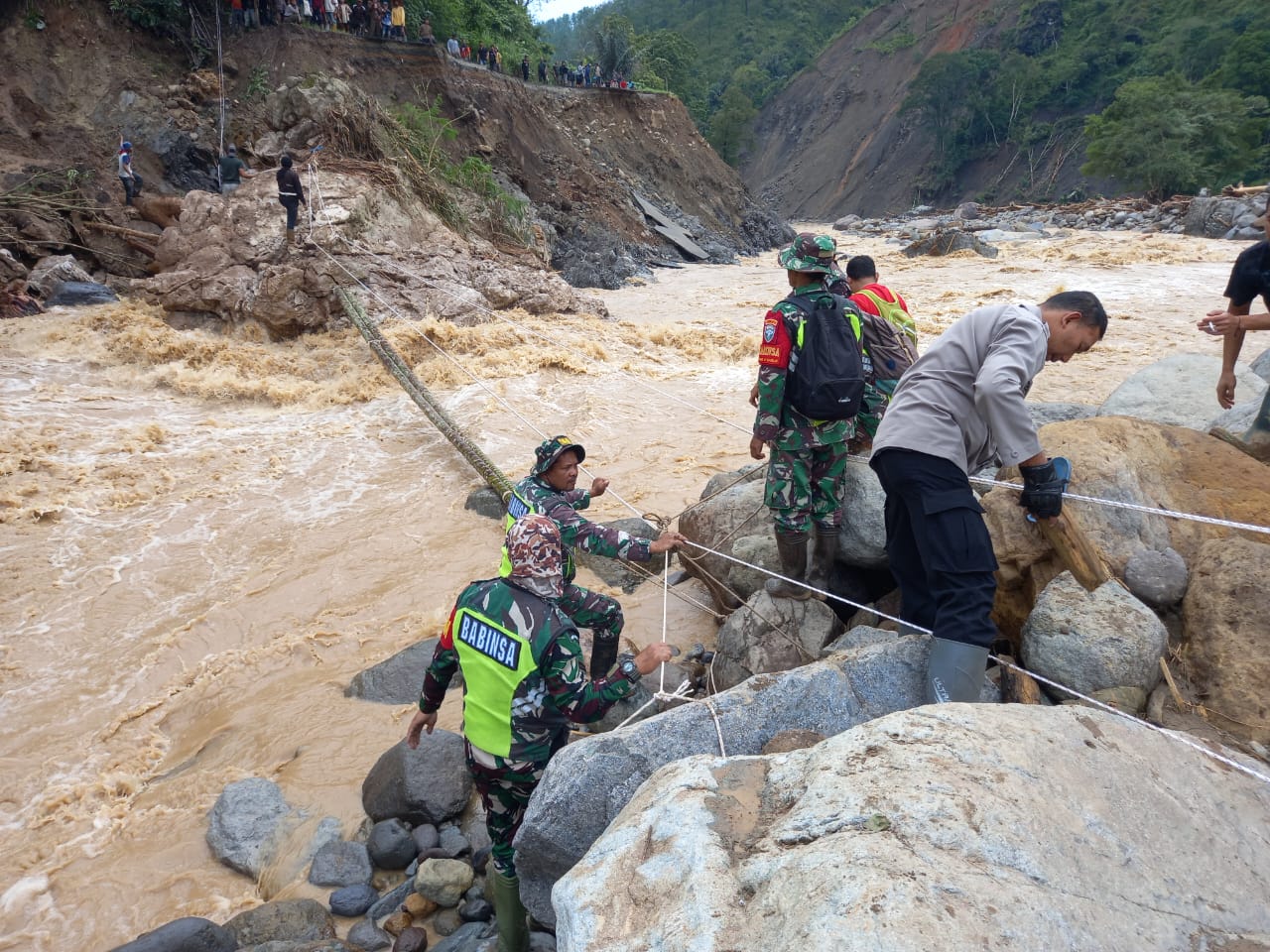 Sinergi TNI–Polri–BPBD Maksimalkan Distribusi Bantuan untuk Korban Banjir Bener Meriah
