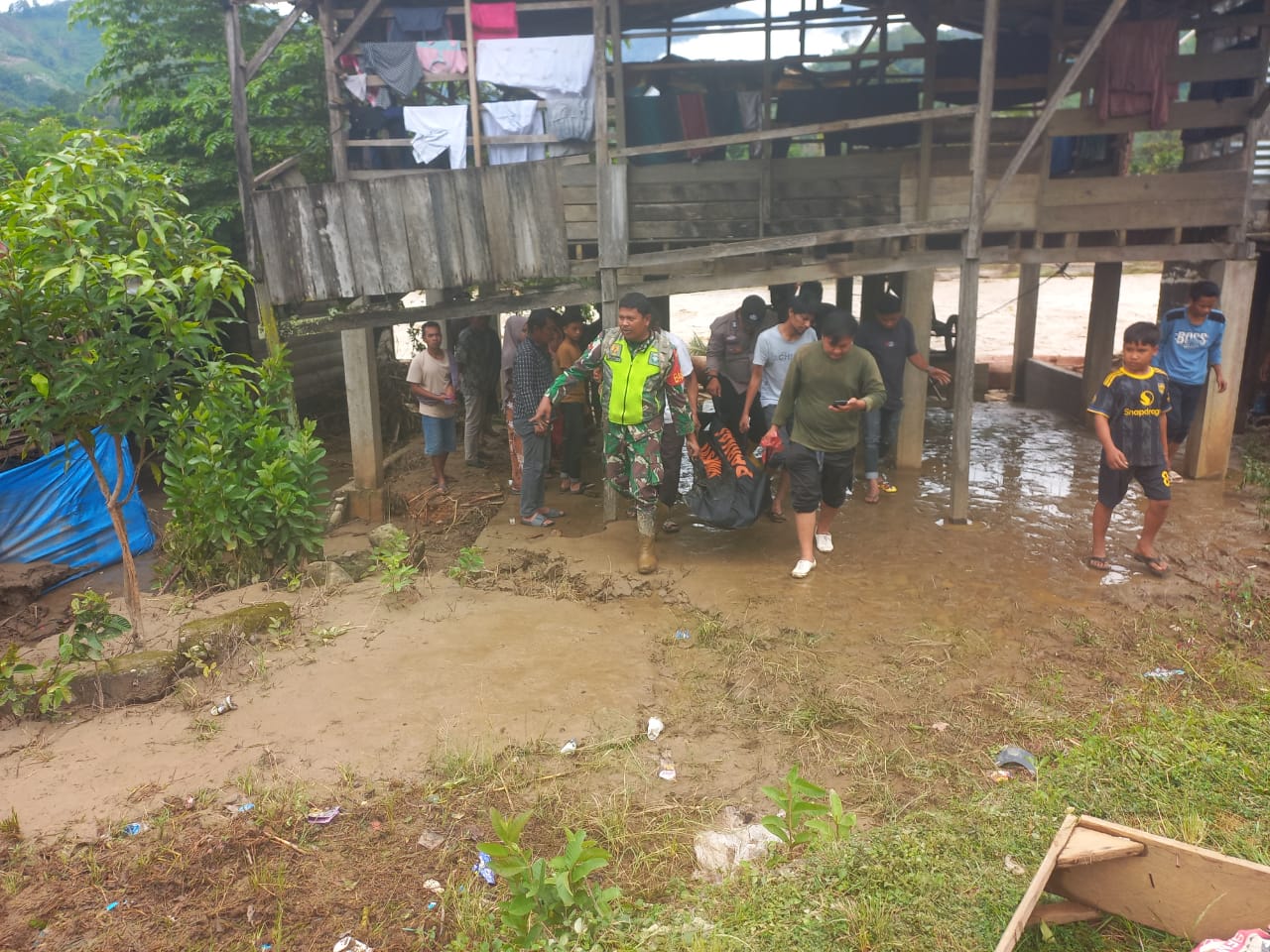 Kembali di Temukan Empat Mayat Yang Terseret Arus Banjir