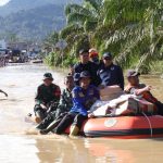 ‎Anggota DPR RI Muslim Ayub Tinjau Lokasi Banjir dan Serahkan Bantuan untuk Pengungsi di Aceh Selatan