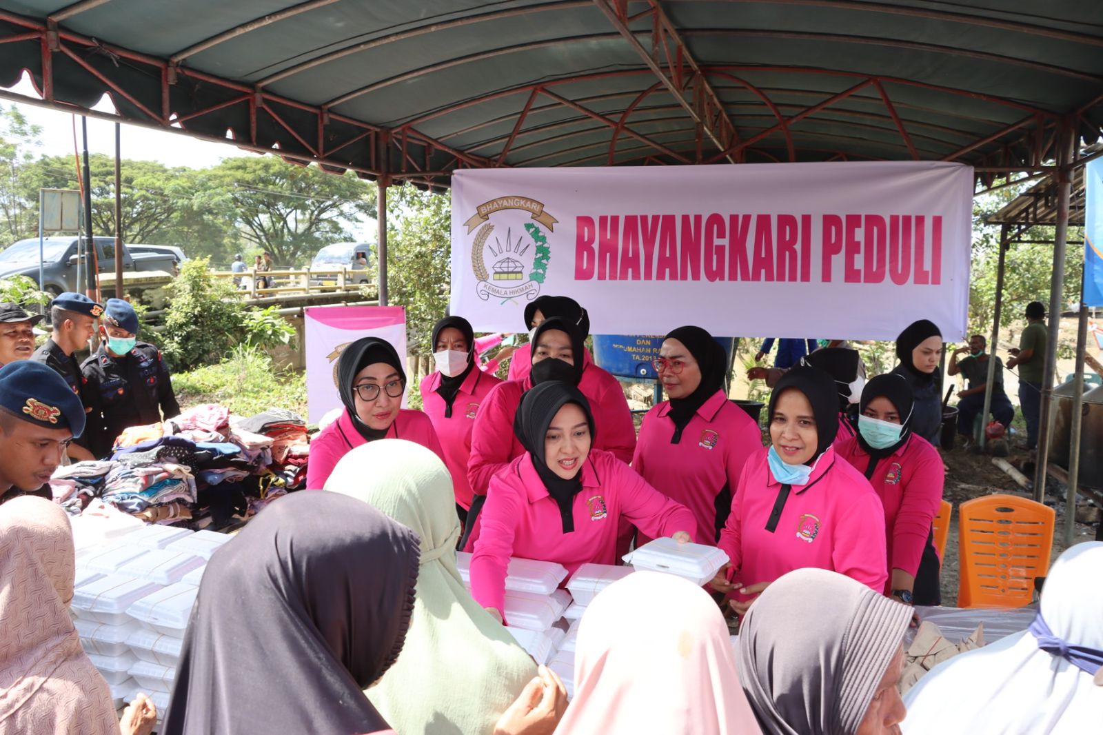 Ketua Bhayangkari Daerah Aceh Tinjau Lokasi Banjir di Pidie Jaya, Salurkan Bantuan untuk Warga Terdampak