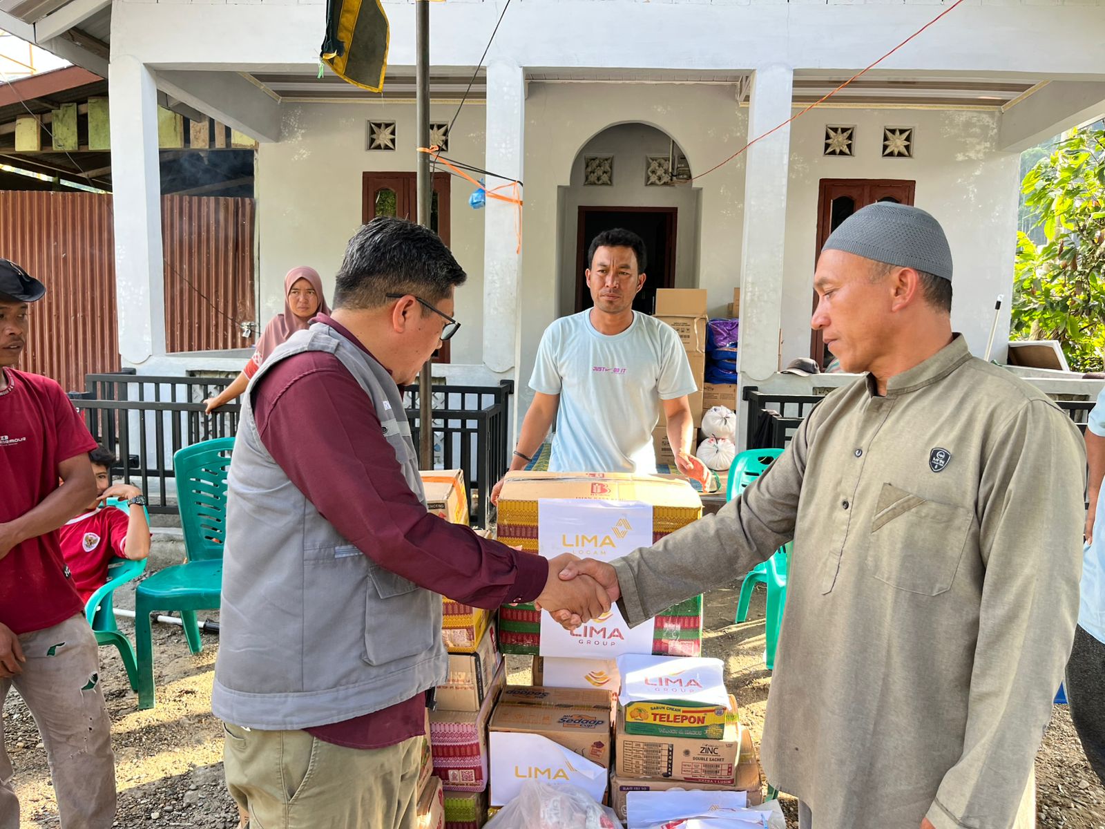 PT. Lima Group & PT. Lima Logam Indonesia Salurkan Bantuan untuk Korban Bencana Aceh, Gayo Lues Terima Bantuan Langsung dari Rusli Lohisto