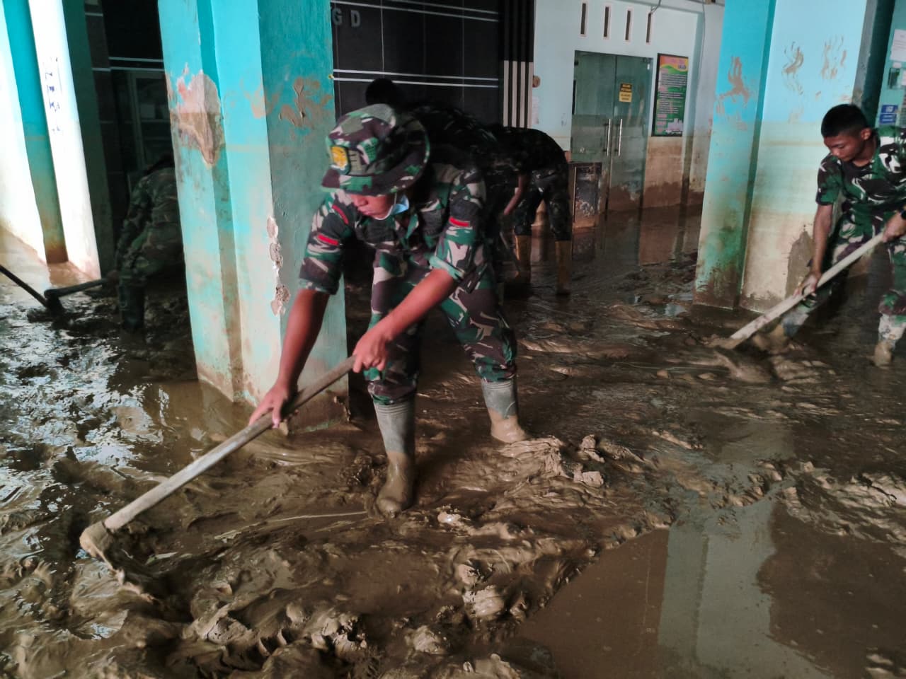 Pasca Banjir RSUD Aceh Tamiang Lumpuh, Puluhan Personel TNI dikerahkan
