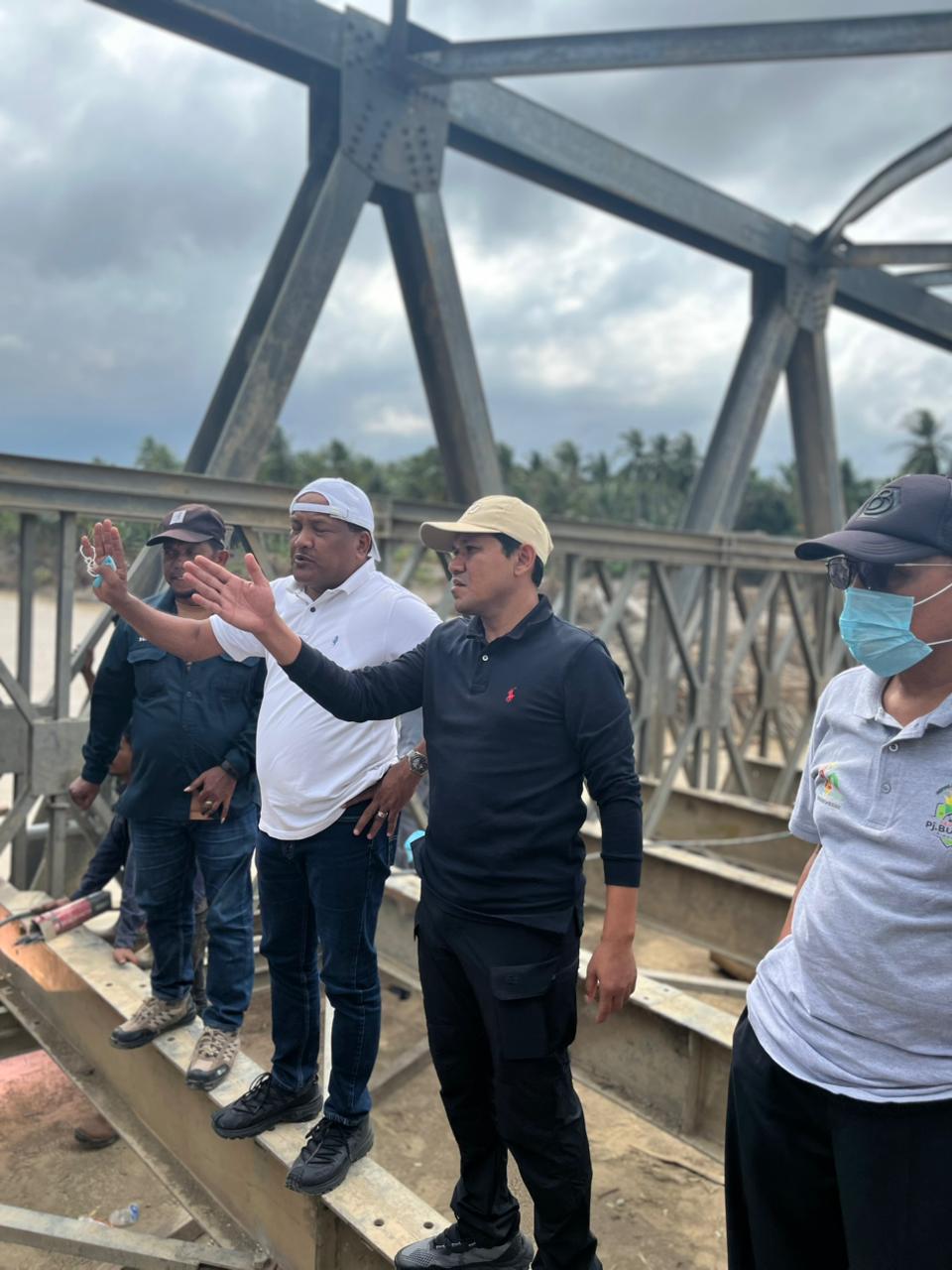 Wagub Aceh Fadhlullah Tinjau Jembatan Awe Geutah yang Ambruk, Pemerintah Siapkan Jembatan Alternatif