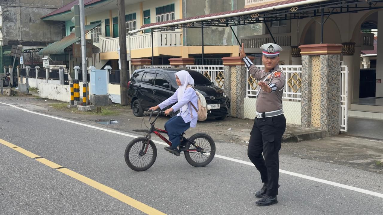 Wujud Pelayanan Prima, Sat Lantas Polres Aceh Selatan Gelar Gatur Pagi Rutin
