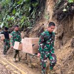 Personel Yonif TP 854/DK Kodam IM jalan kaki Salurkan Obat ke Wilayah Terisolir di Aceh Tengah