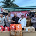 Bersama Anggota DPRA, Kapolres Aceh Selatan dan Forkopimda Salurkan Bantuan Korban Banjir Trumon Raya