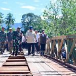Presiden Prabowo Tinjau Pembangunan Jembatan Bailey di Padang Pariaman