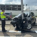 Diduga Kurang Konsentrasi, Avanza Tabrak Tiang Lampu di Depan Tanjakan Menuju Terminal 2 Bandara Soetta
