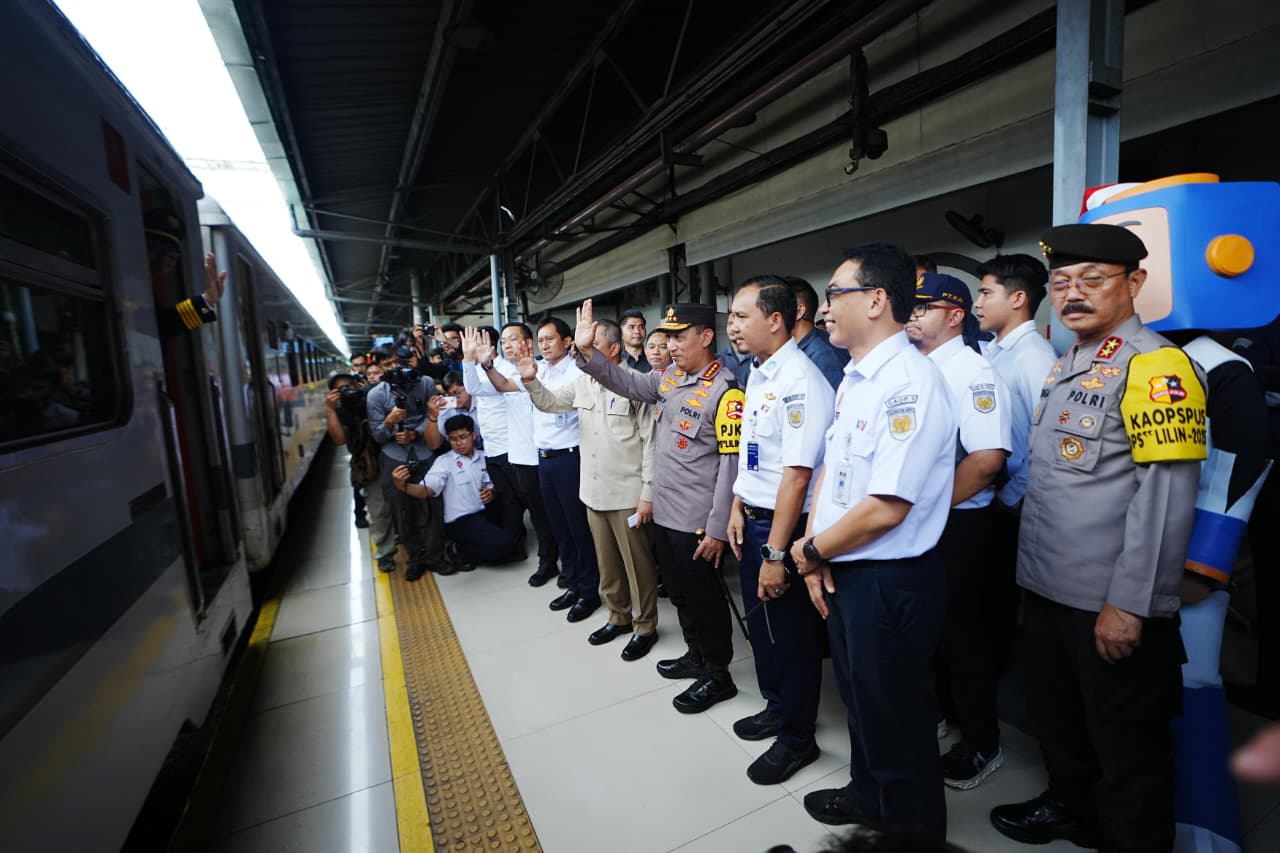 Kapolri Tinjau Stasiun Pasar Senen, Pastikan Kesiapan Pengamanan dan Pelayanan Nataru 2025