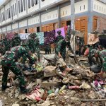 Prajurit Macan Leuser Mengerahkan Personel Bantu Pembersihan Pasca Banjir