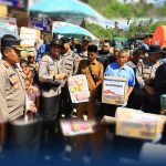 Kapolda Aceh Serahkan Bantuan Kemanusiaan kepada Pengungsi Banjir dan Longsor di Bener Meriah