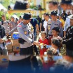 Kapolda Aceh Sapa Anak-anak di Posko Pengungsian Gunung Burni Telong
