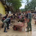 Ratusan Prajurit Yonif 115/ML bersihkan SD Negeri Kota Lintang Aceh Tamiang