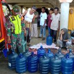 Kodim 0102/Pidie Salurkan Air Bersih bagi Warga Korban Banjir di Meurah Dua, Pidie Jaya