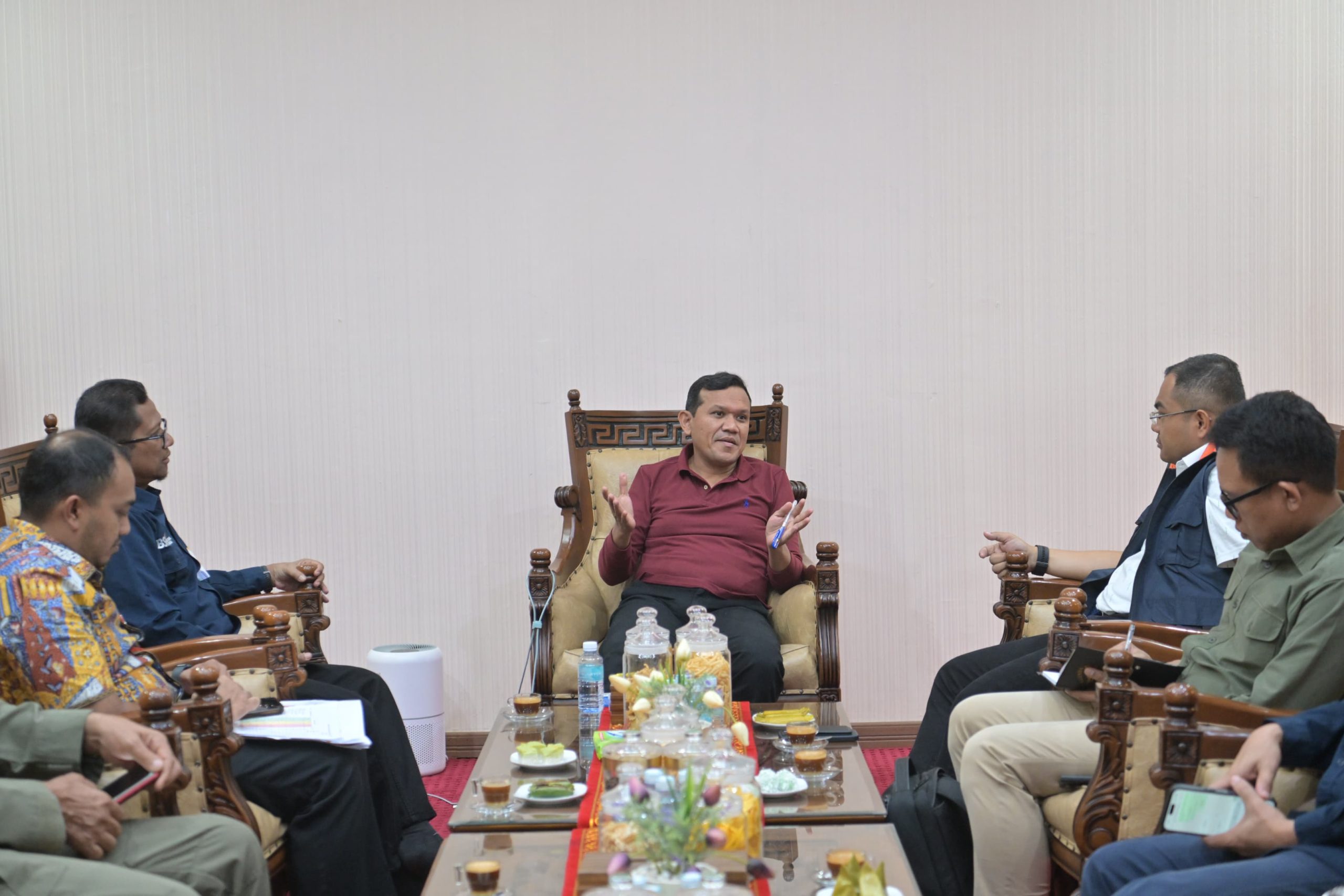 Wagub Aceh Bahas Penanganan Bencana dan Pembangunan Huntara Bersama BUMN