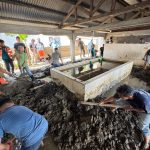 Terus Bergerak Bantu Pemulihan, Solusi Bangun Andalas Kerahkan Alat Berat untuk Pembersihan Area Terdampak Banjir