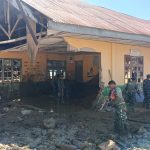 Kodim 0106/Aceh Tengah Bersihkan SD Negeri 11 Pegasing, Aceh Tengah