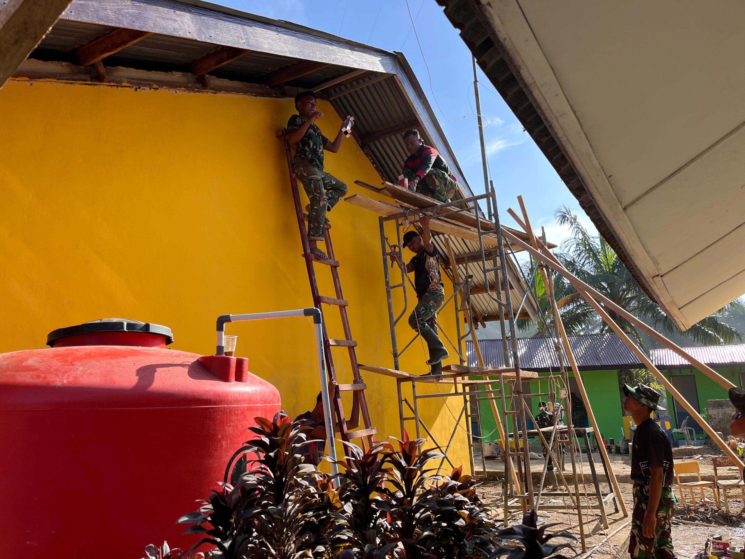 Rusak akibat Banjir Bandang, Yonkav 11/Macan Setia Cakti Renovasi SDN 1 Lhok Medang Ara, Aceh Tamiang