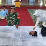 Babinsa Koramil 03/Lhoknga Beri Materi Pengurusan Jenazah di SMA Fajar Hidayah Aceh Besar