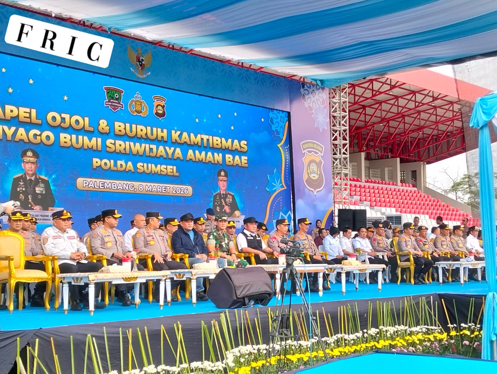 Kapolri Hadir Bersama Ribuan Buruh dan Ojol Dilapangan Sriwijaya Palembang Dalam Tema Bertajuk, ” Nyago Bumi Sriwijaya Aman Bae “