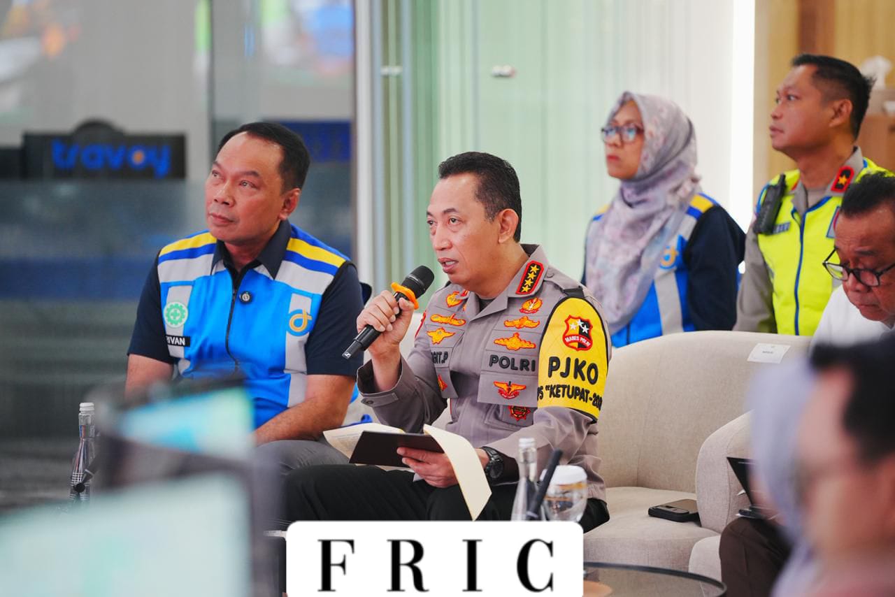 Tinjau Jasa Marga Command Center, Kapolri Pastikan Penanganan Arus Balik Berjalan Lancar dan Aman