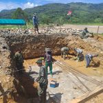 Bersama Masyarakat, TNI Bangun Jembatan Gantung di Aceh Tenggara