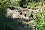 Personel Kodim 0119/Bener Meriah Laksanakan Penghijauan Bantaran Sungai di Jamur Uluh