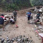 TNI Bersama Warga Kebut Pembangunan Jembatan Aramco di Bener Meriah