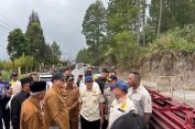 Mendagri dan Wagub Aceh Tinjau Infrastruktur Rusak, Salurkan Bantuan untuk Korban Bencana