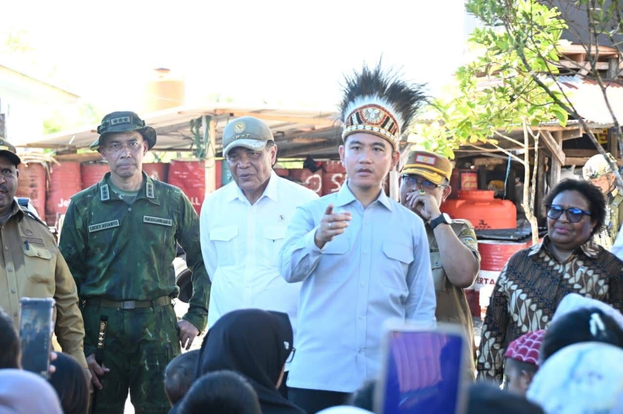 Menko Polkam Dampingi Wapres Tinjau Sekolah Sentra Pendidikan dan MBG di Mimika dan Yahukimo