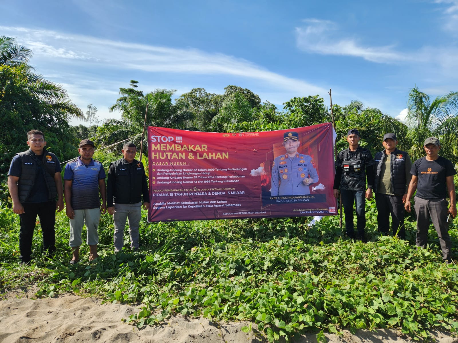 Polres Aceh Selatan Gencarkan Imbauan Stop Karhutla Melalui Spanduk Edukatif
