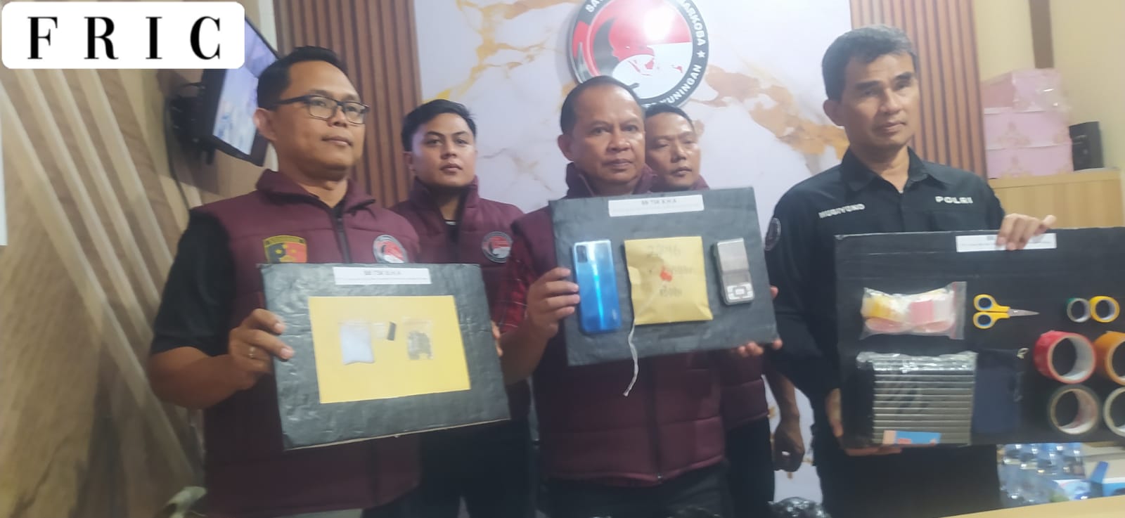 Satresnarkoba Polres Kuningan Tangkap Warga Bekasi Pengedar Sabu dan Ekstasi kini di sel