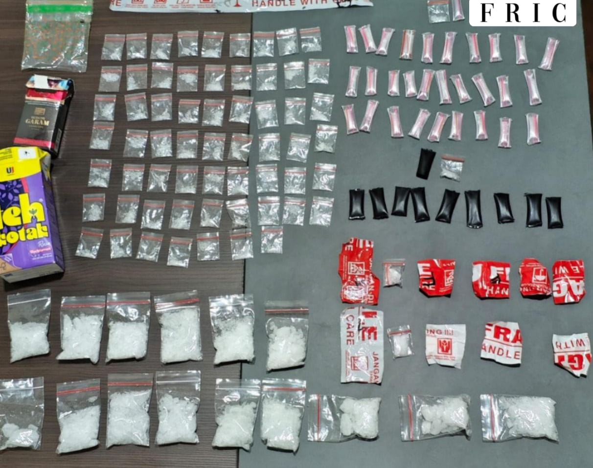 ‎Kurir Sabu Diciduk Polisi Ratusan Paket Siap Edar Diamankan Polisi